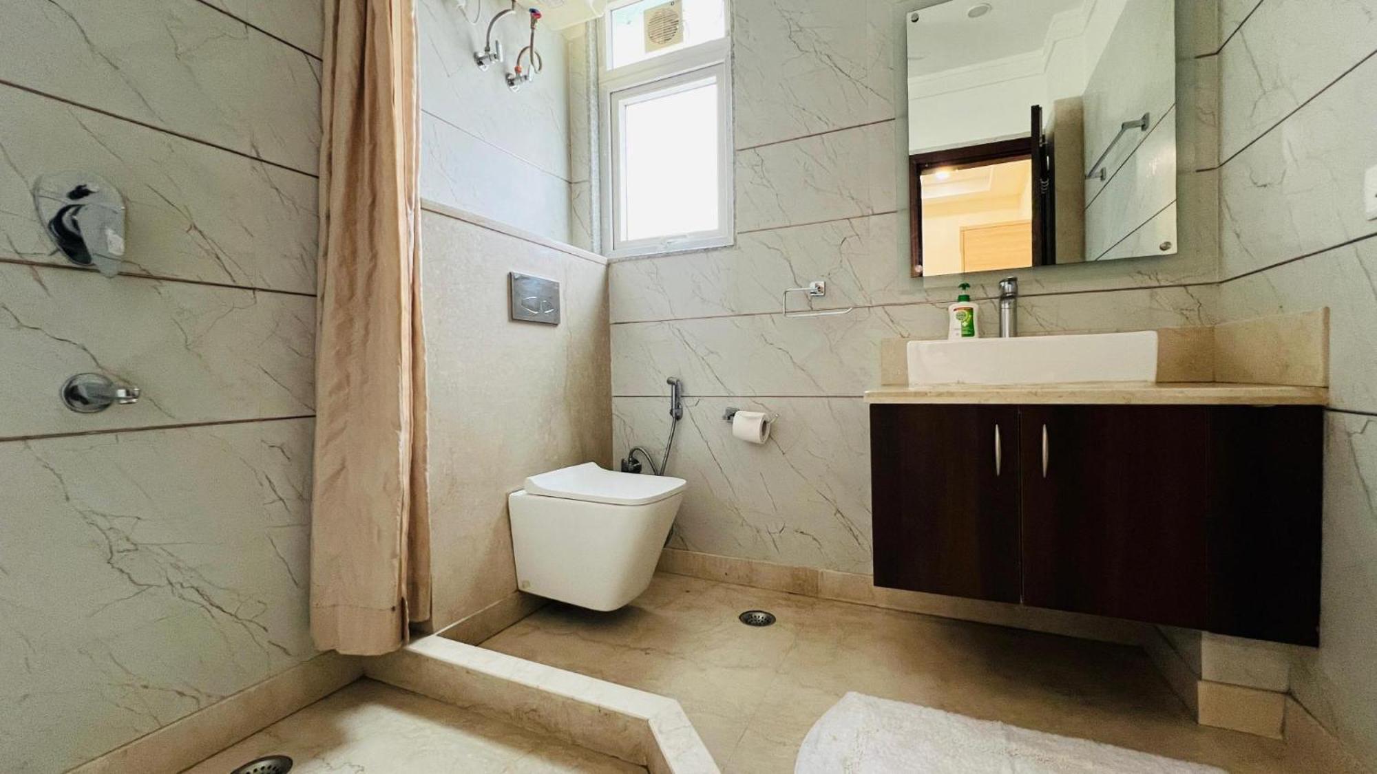 Bluo Studio5 Golf Course Road - Gym, Terrace Garden Gurgaon Exterior foto