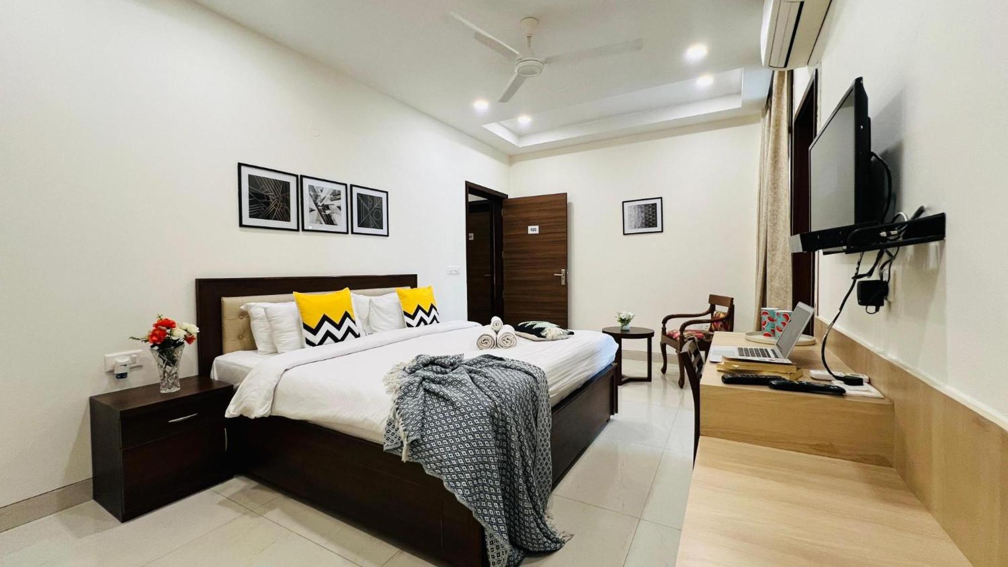 Bluo Studio5 Golf Course Road - Gym, Terrace Garden Gurgaon Exterior foto